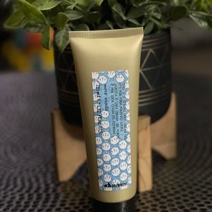 New Davines This is a strong hold cream gel